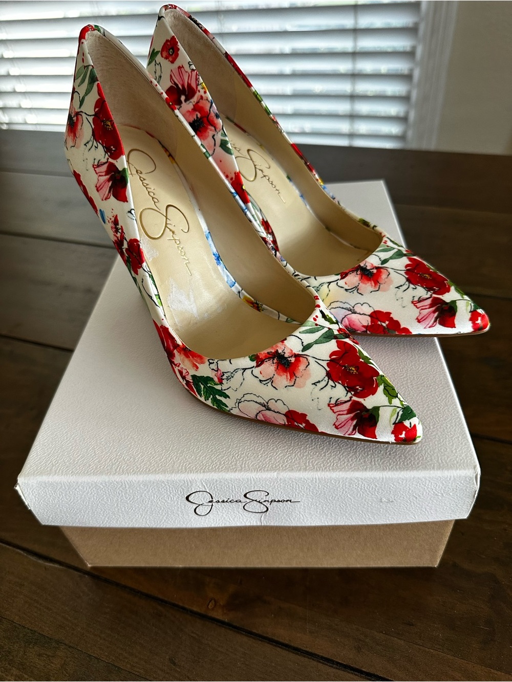 Jessica Simpson White Floral Pointed Toe Stiletto Pumps - Picture 2 of 8
